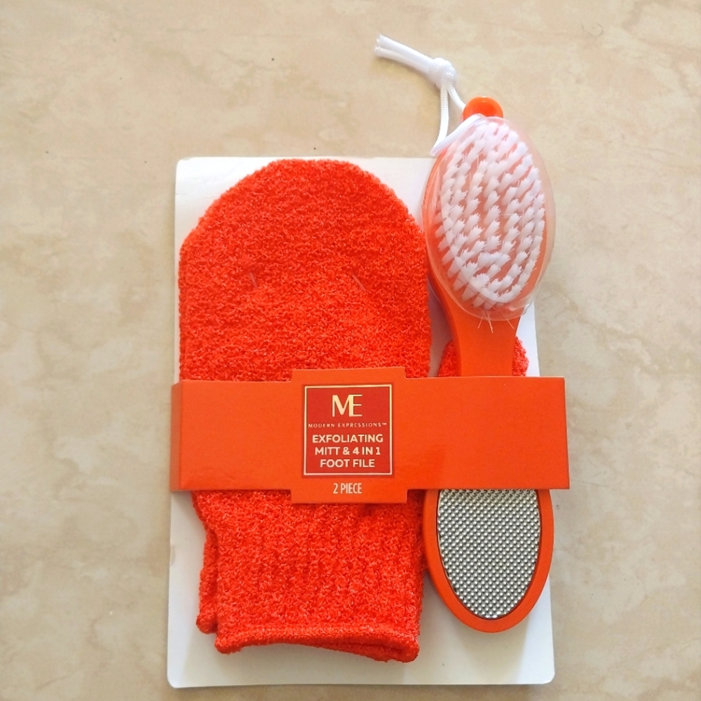 ME Exfoliating Mitt and Foot File Set - Red